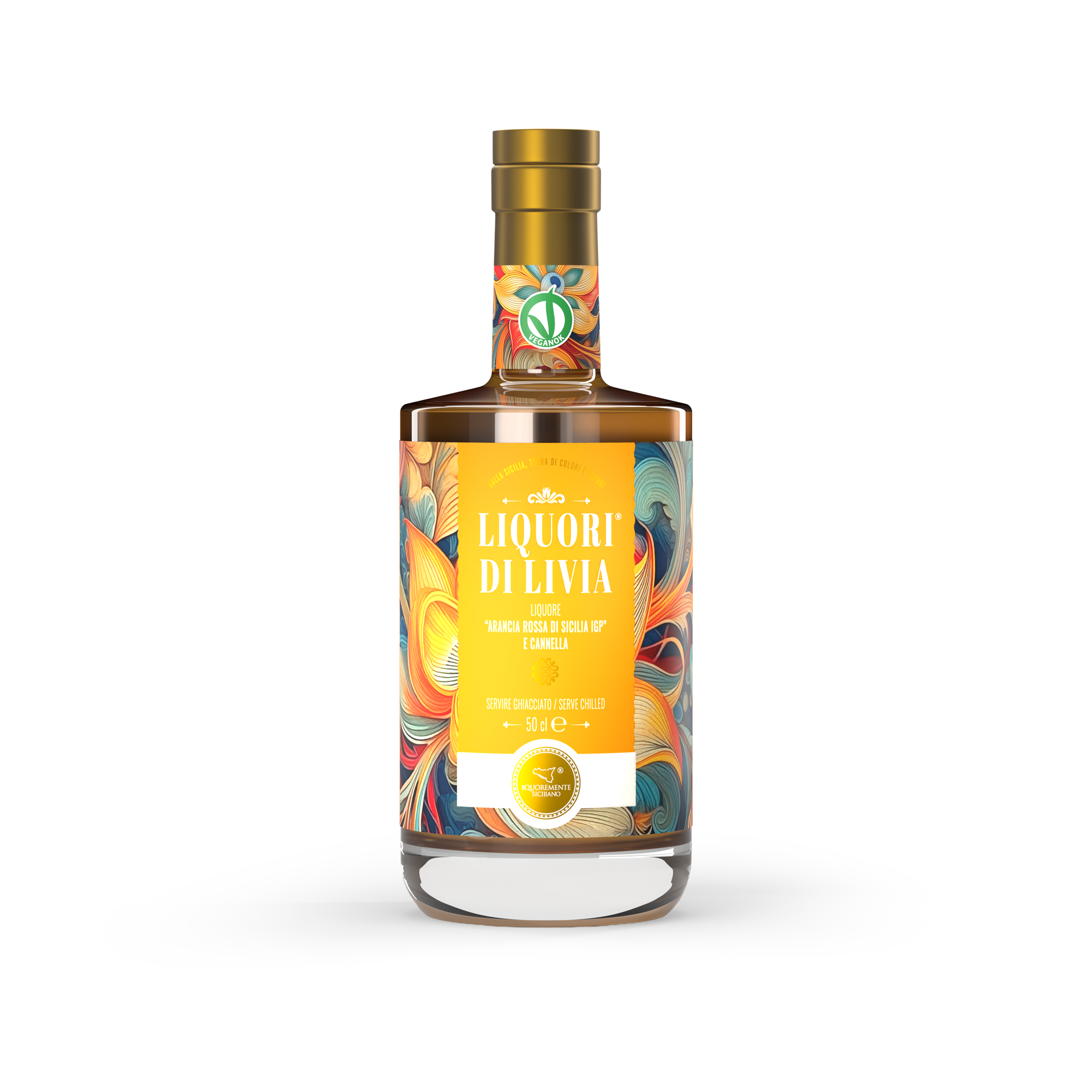 Bottiglia di liquore artigianale all’arancia rossa IGP di Sicilia e cannella con bicchiere e agrumi freschi